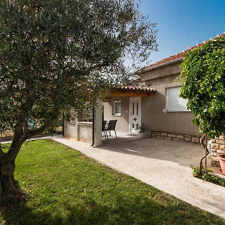 Holiday Apartment Near The Beach Fazana Exterior photo