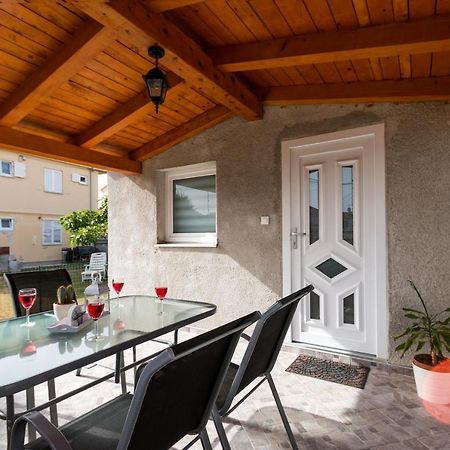 Holiday Apartment Near The Beach Fazana Exterior photo
