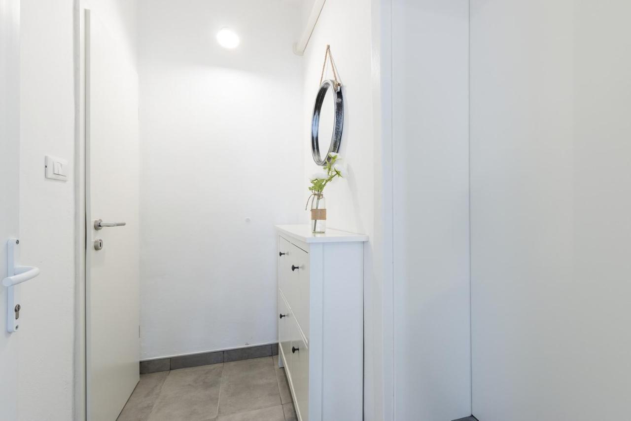 Holiday Apartment Near The Beach Fazana Exterior photo