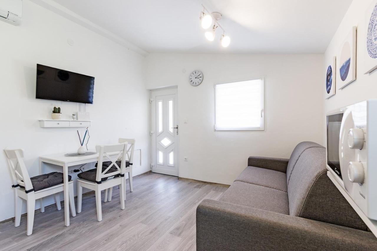 Holiday Apartment Near The Beach Fazana Exterior photo