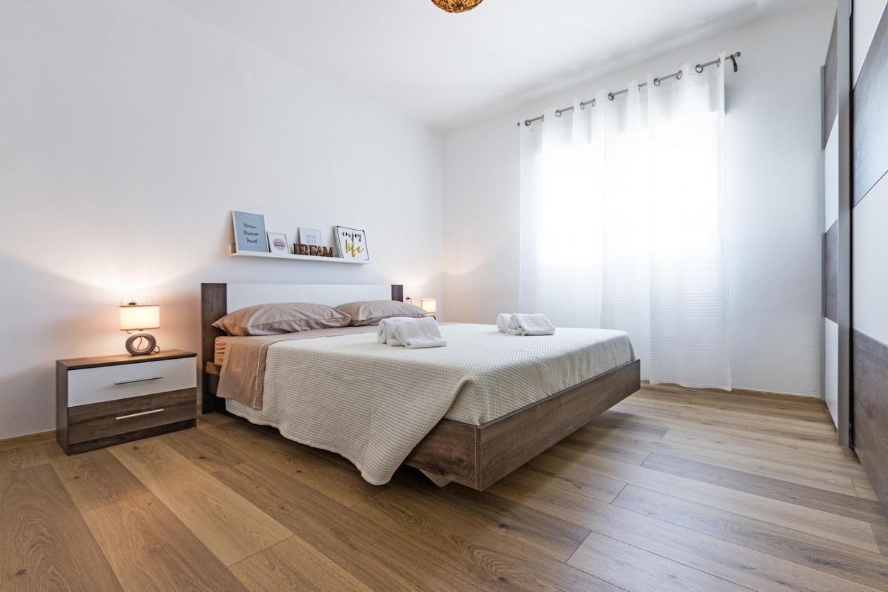 Holiday Apartment Near The Beach Fazana Exterior photo