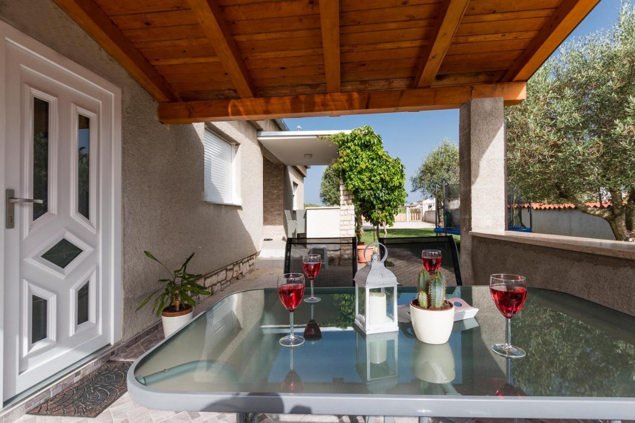 Holiday Apartment Near The Beach Fazana Exterior photo